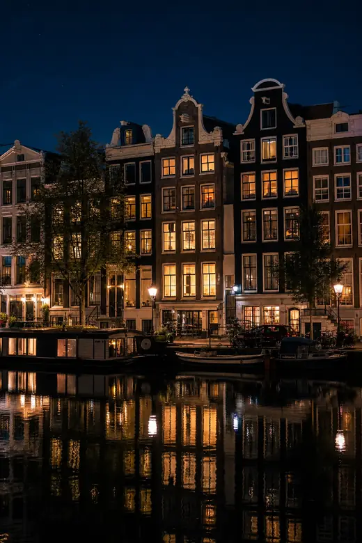 Amsterdam éjszakai csatorna